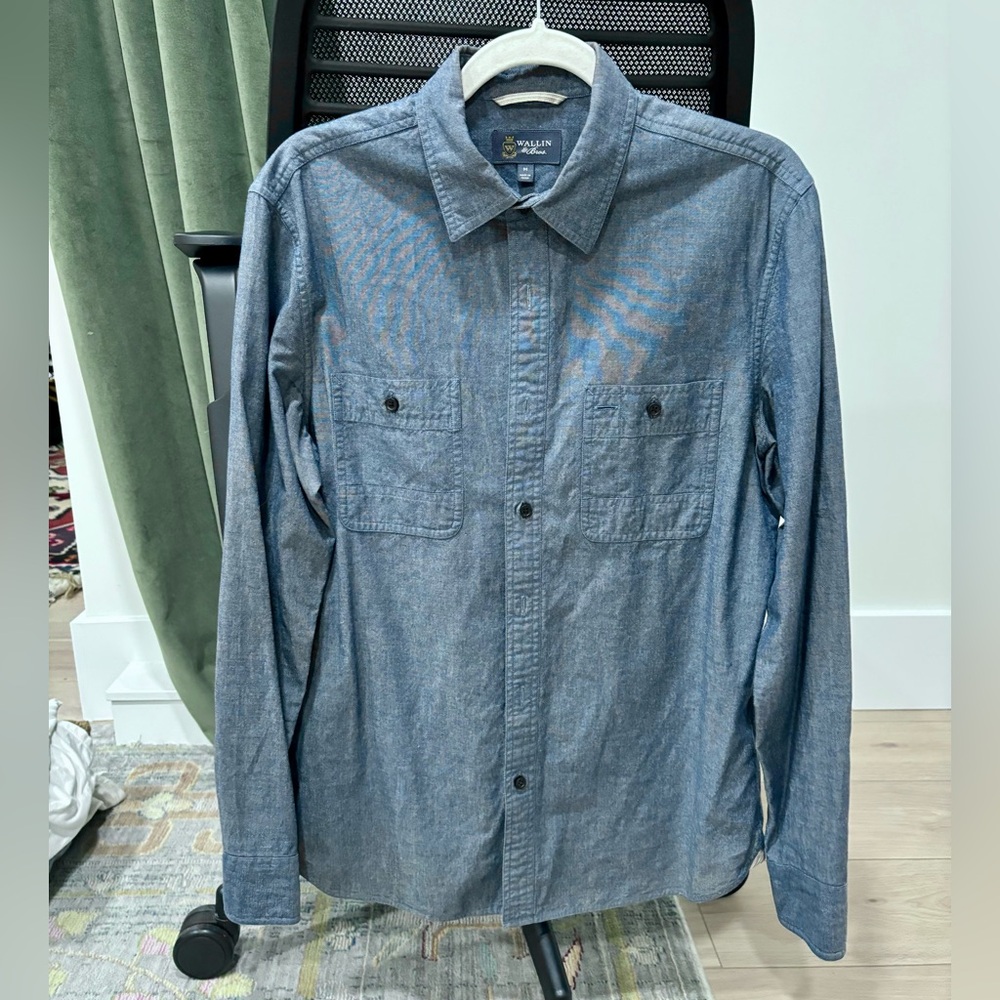 Navy cotton (looks like denim) men’s button down shirt - medium